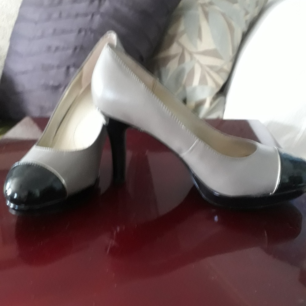 Platform pumps - Picture 2 of 2